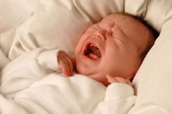 Trẻ có thể bị sốt khi mọc răng