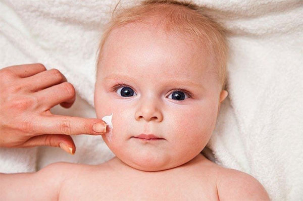 Nhận biết các loại viêm da tiếp xúc ở trẻ