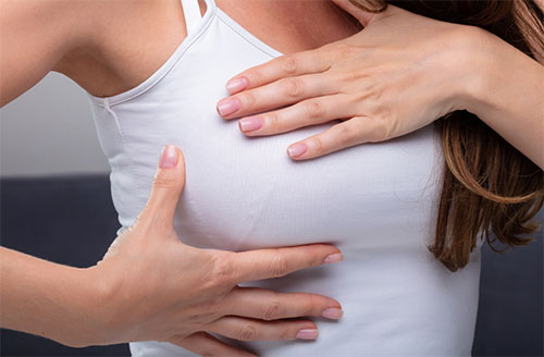 Đau ngực là dấu hiệu nhận biết mang thai sớm sau 7 ngày