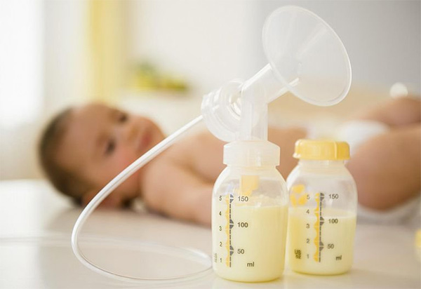 Mỗi lần hút sữa cần hút bao nhiêu ml là đủ cho con?